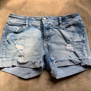 Light wash, Los Angeles was jean shorts.